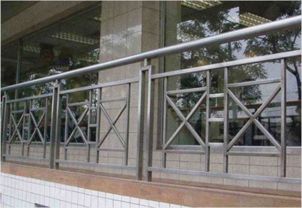 不銹鋼防撞護(hù)欄